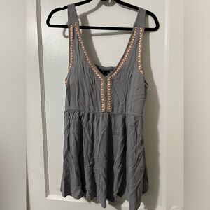 ⚡️5/$25⚡️Grey Torrid Tank with colorful embroidery size 1